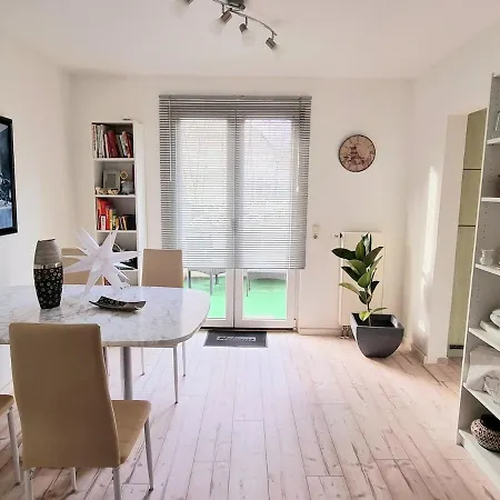 Grosse Schoene Ferienwohnung Mit Balkon, Garten, Grill Apartment