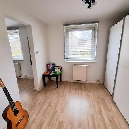 Grosse Schoene Ferienwohnung Mit Balkon, Garten, Grill Waltershausen
