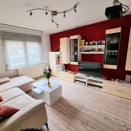 Apartment Grosse Schoene Ferienwohnung Mit Balkon, Garten, Grill