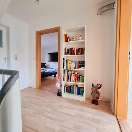 Grosse Schoene Ferienwohnung Mit Balkon, Garten, Grill Waltershausen