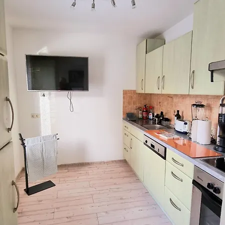 Grosse Schoene Ferienwohnung Mit Balkon, Garten, Grill Apartment *